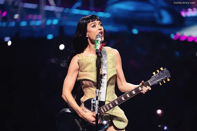 Katy Perry photo 17 of 1940