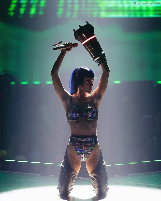 Katy Perry photo 18 of 1940