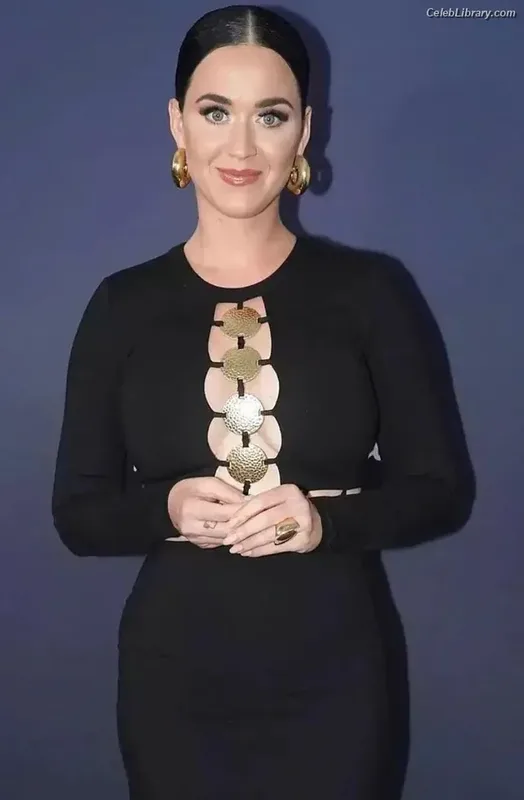 Katy Perry photo 24 of 1940