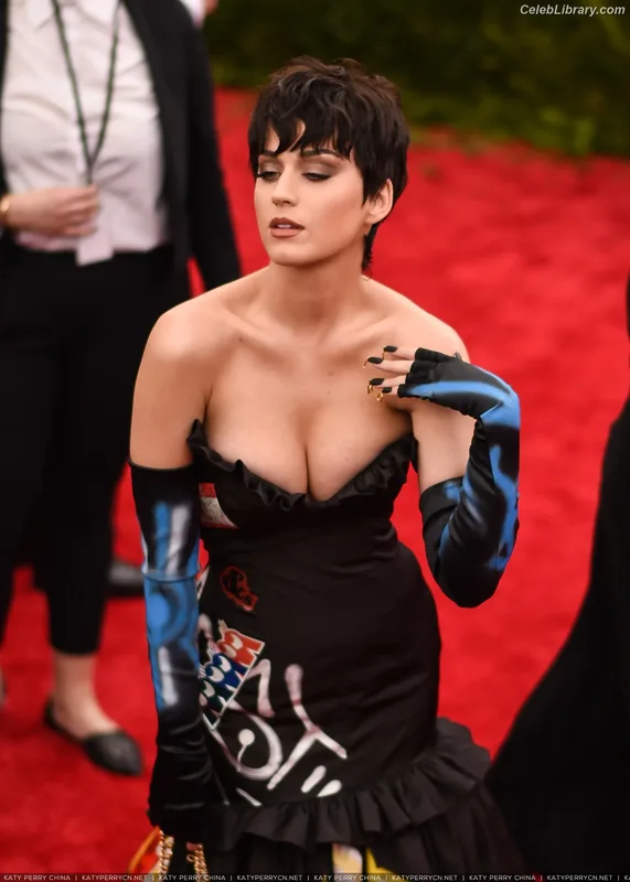 Katy Perry photo 7 of 1940