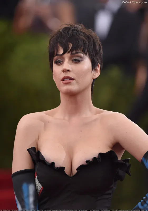Katy Perry photo 8 of 1940