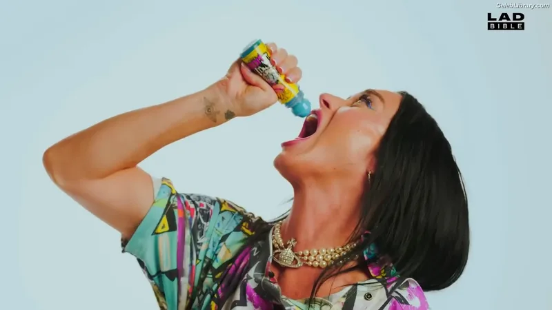 Katy Perry photo 4 of 1940