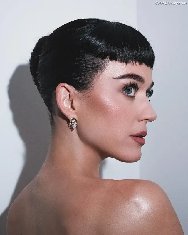 Katy Perry photo 12 of 1940