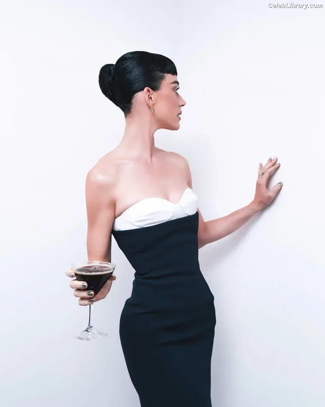 Katy Perry photo 13 of 1940