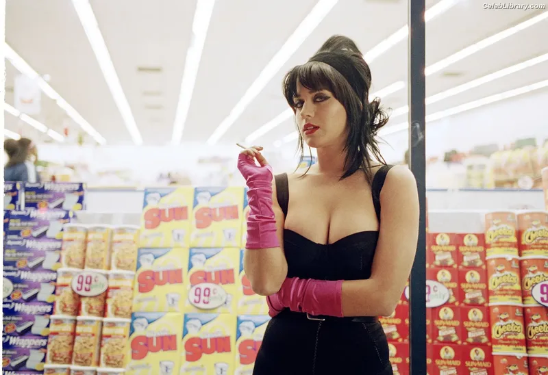 Katy Perry photo 12 of 1940