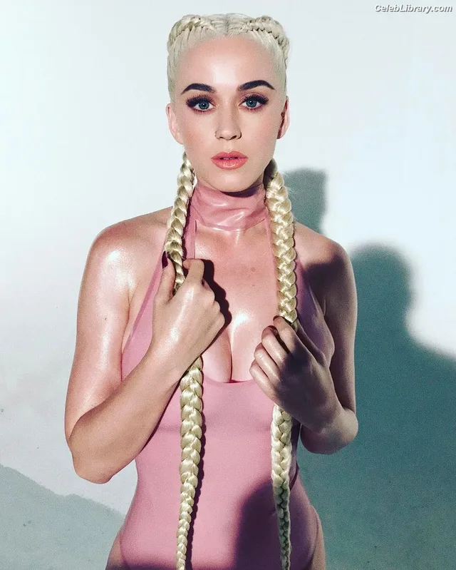 Katy Perry photo 4 of 1940