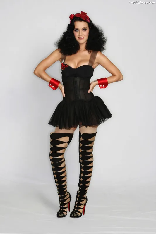 Katy Perry photo 10 of 1940