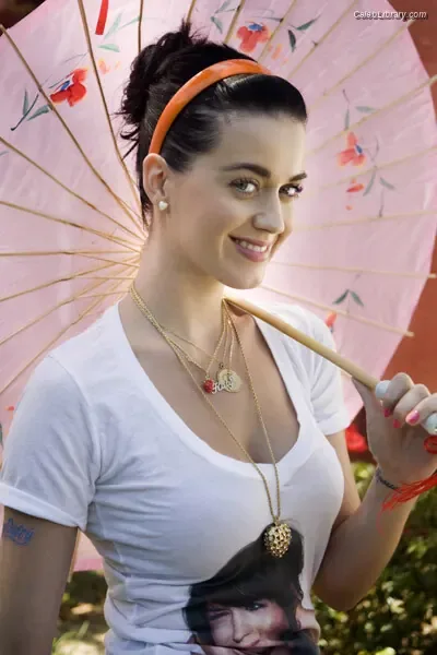 Katy Perry photo 14 of 1940