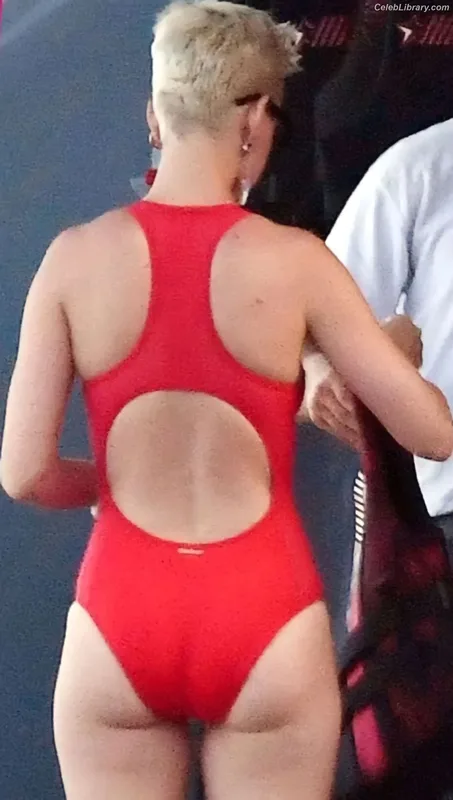 Katy Perry photo 21 of 1940