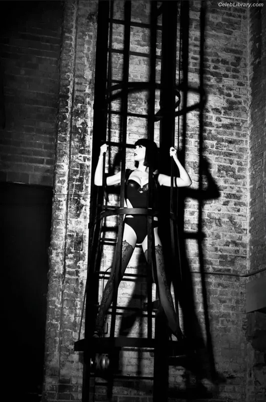 Katy Perry photo 17 of 1940