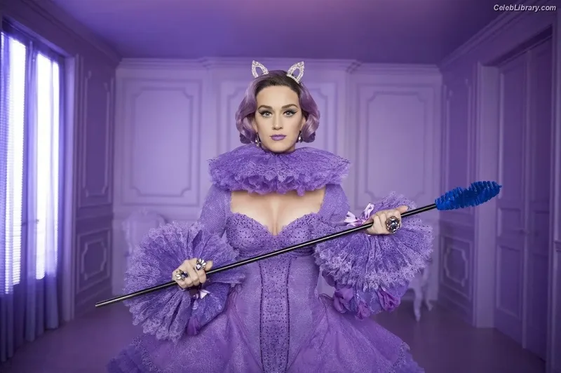 Katy Perry photo 19 of 1940