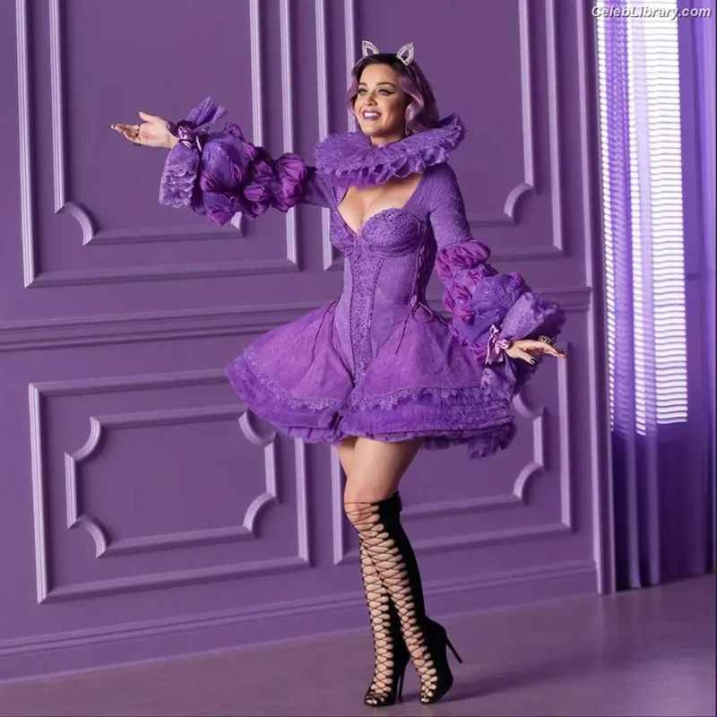 Katy Perry photo 20 of 1940