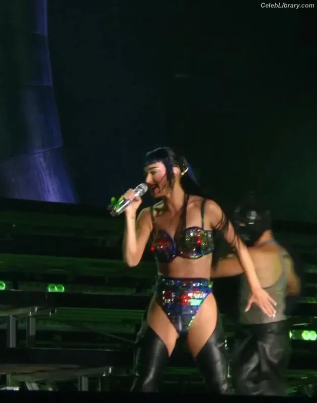 Katy Perry photo 14 of 1940