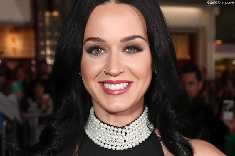 Katy Perry photo 18 of 1940