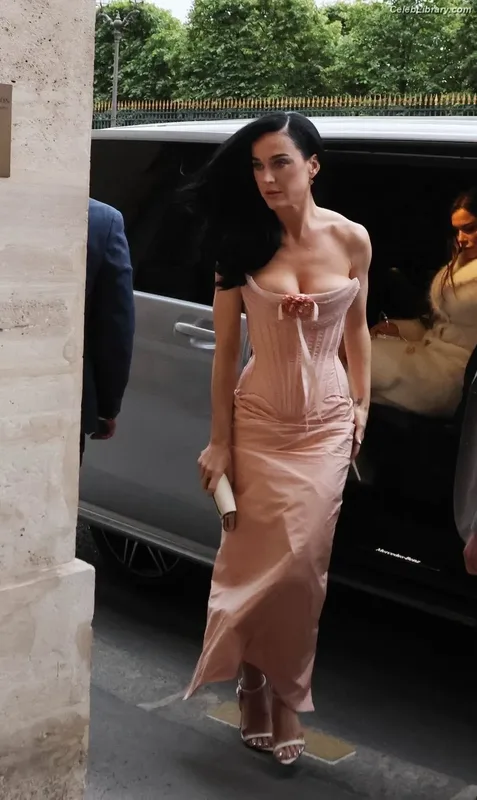 Katy Perry photo 20 of 1940