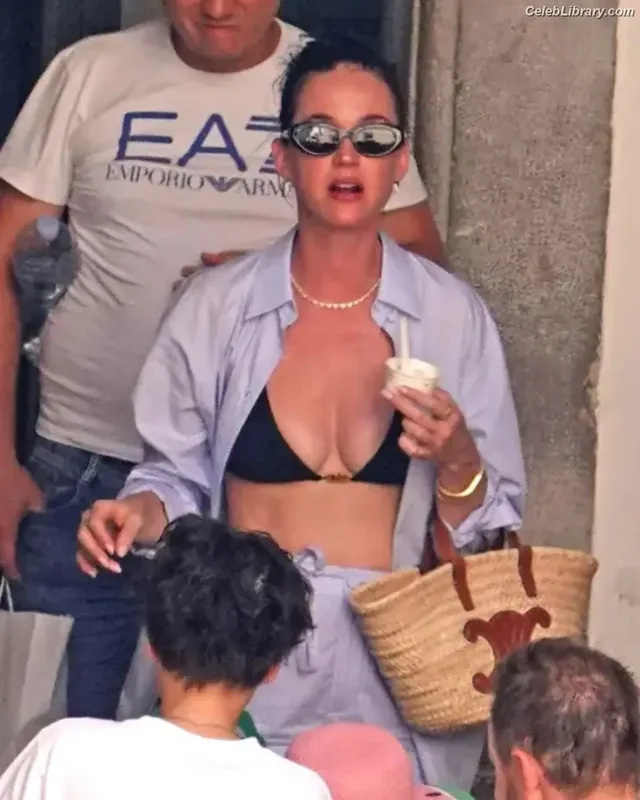 Katy Perry photo 24 of 1940