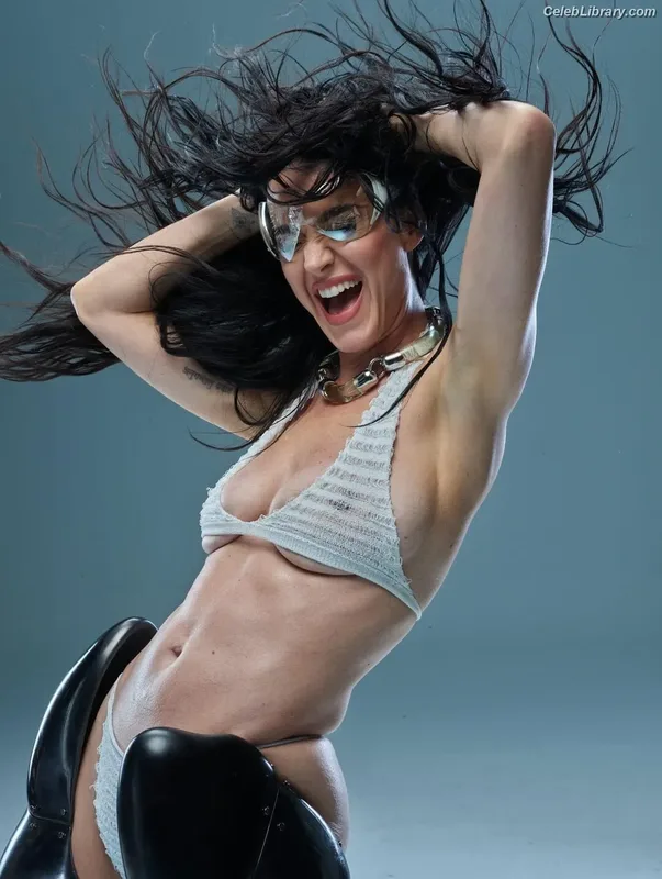 Katy Perry photo 4 of 1940