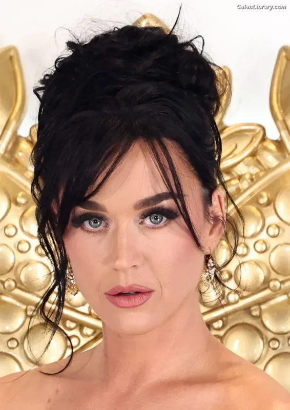 Katy Perry photo 21 of 1940