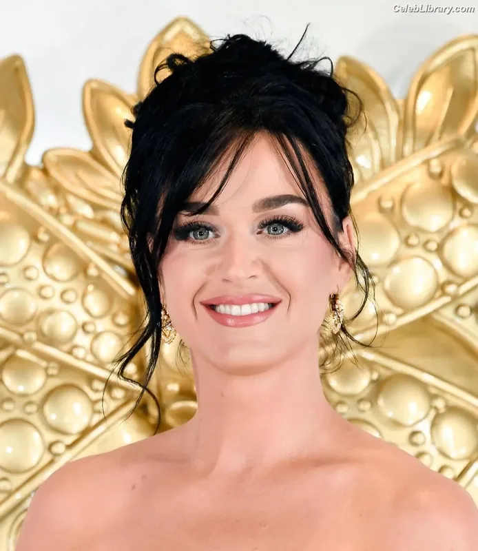 Katy Perry photo 6 of 1940