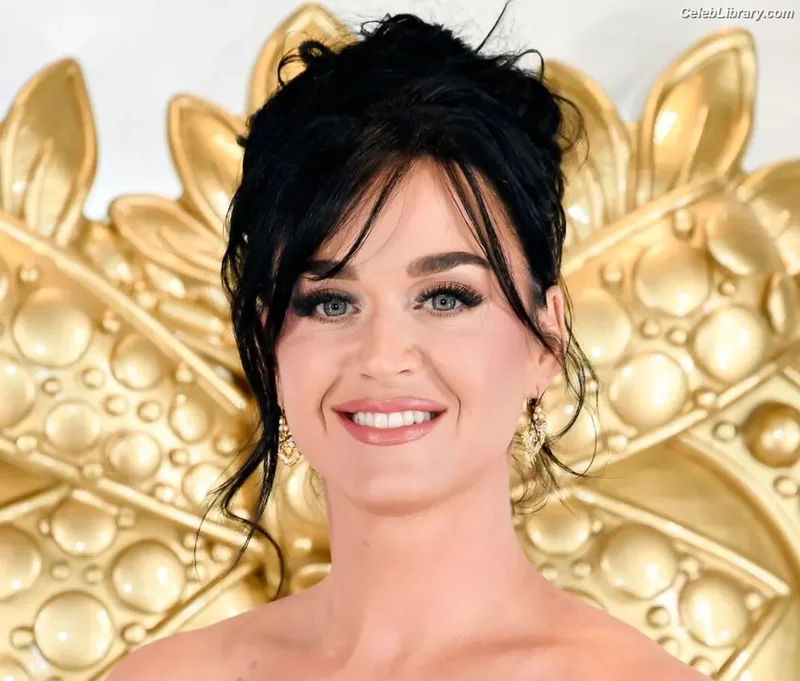 Katy Perry photo 7 of 1940