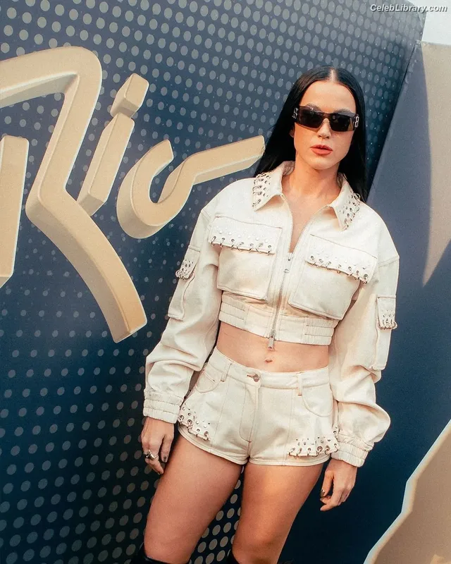 Katy Perry photo 9 of 1940