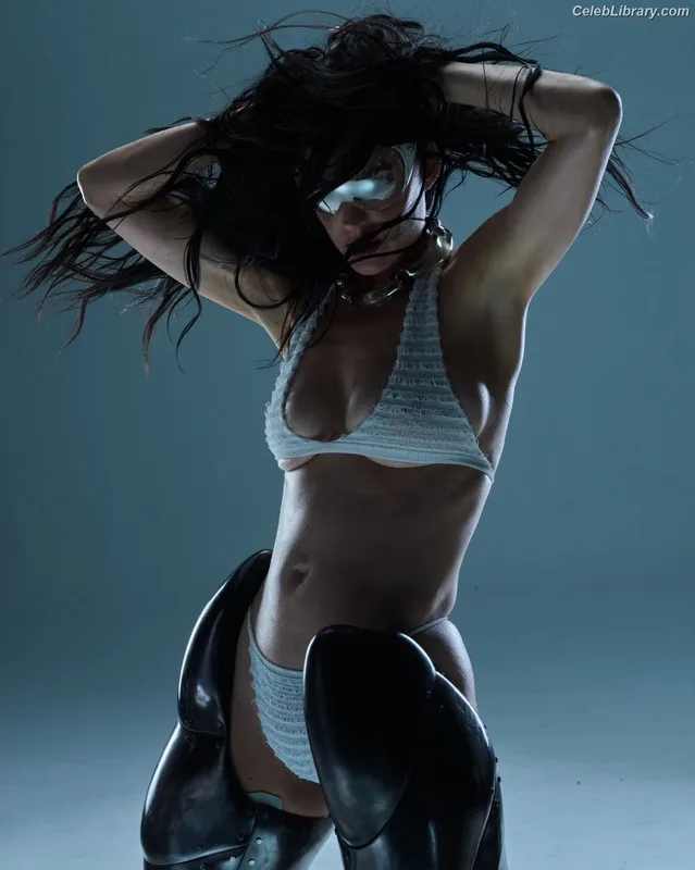 Katy Perry photo 3 of 1940