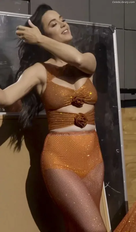 Katy Perry photo 5 of 1940