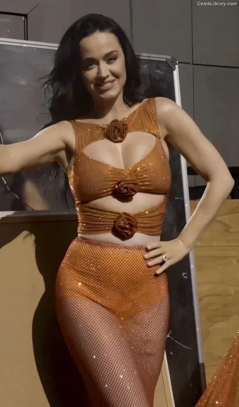 Katy Perry photo 6 of 1940