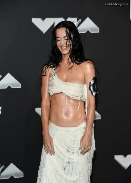 Katy Perry photo 15 of 1940