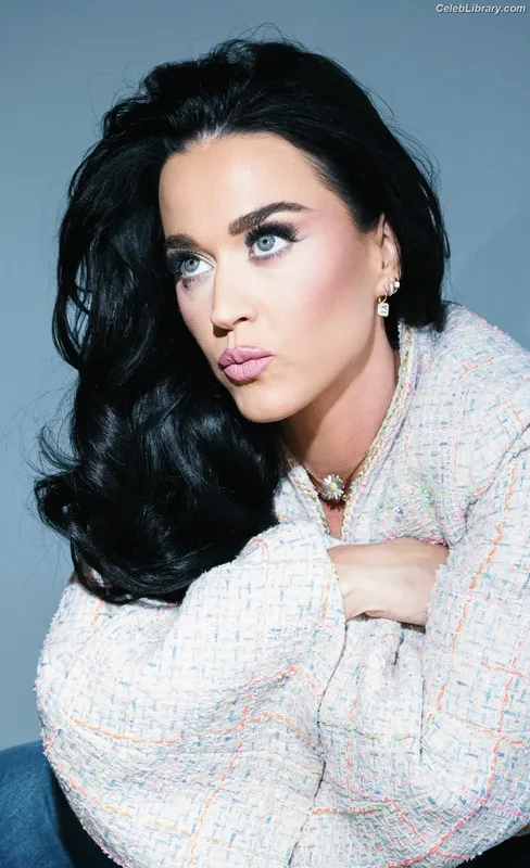 Katy Perry photo 19 of 1940