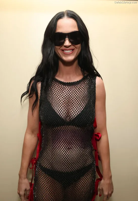 Katy Perry photo 23 of 1940