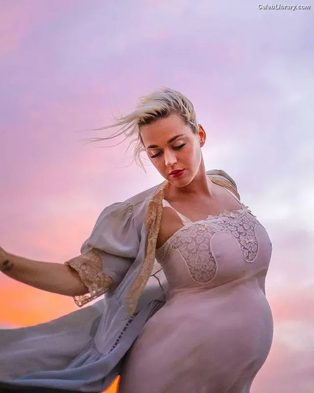 Katy Perry photo 17 of 1940