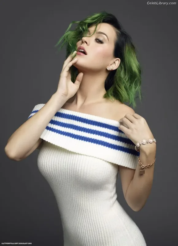 Katy Perry photo 18 of 1940