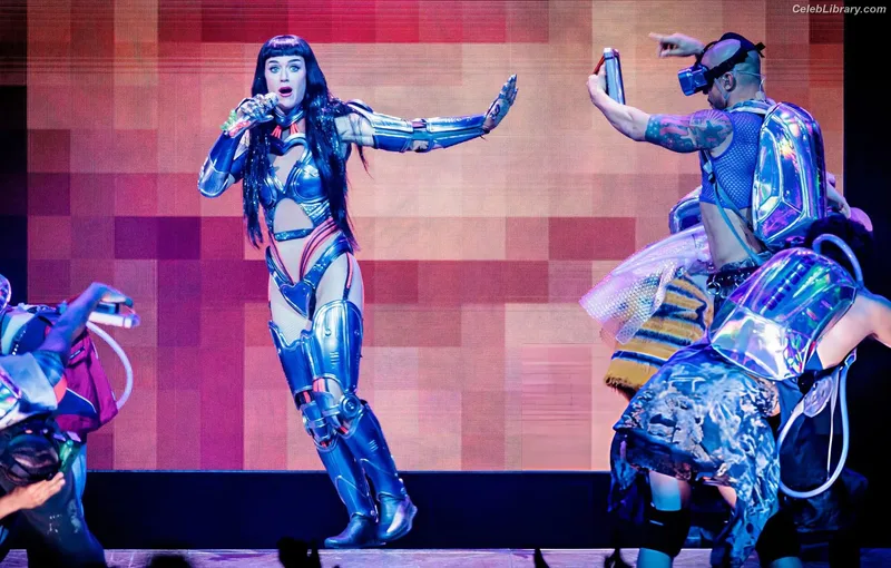 Katy Perry photo 21 of 1940