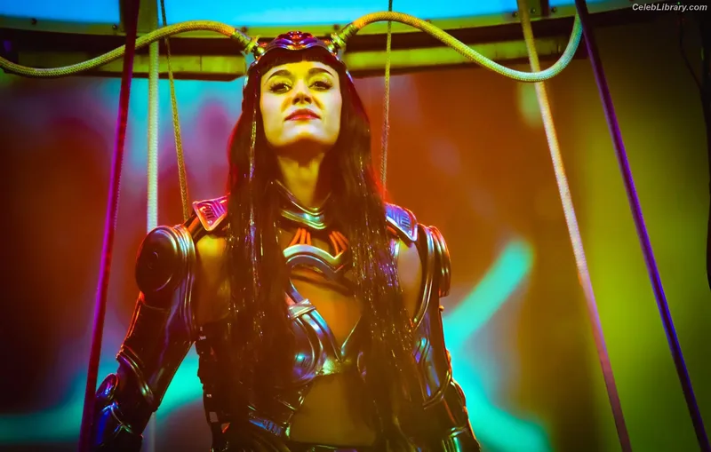 Katy Perry photo 3 of 1940