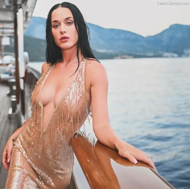 Katy Perry photo 23 of 1940