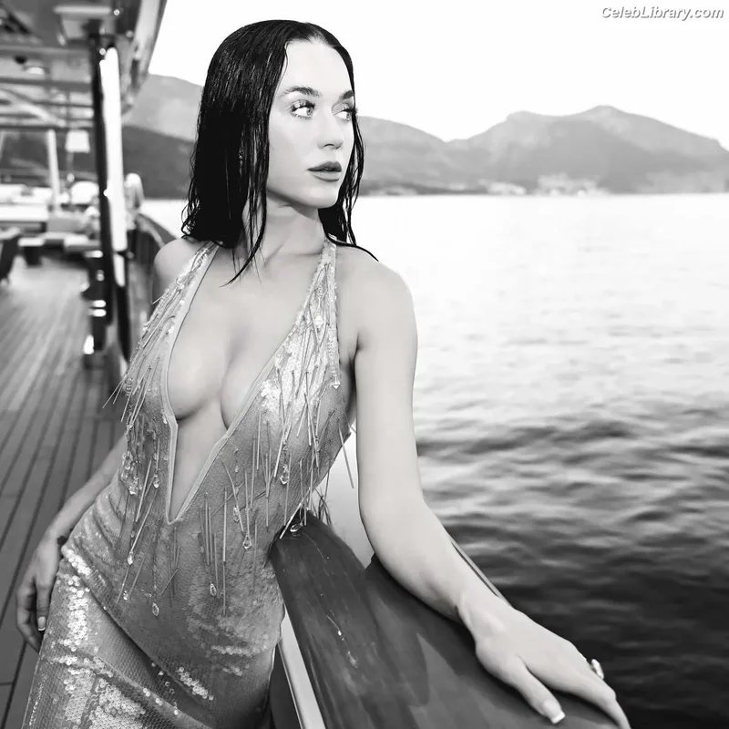 Katy Perry photo 24 of 1940