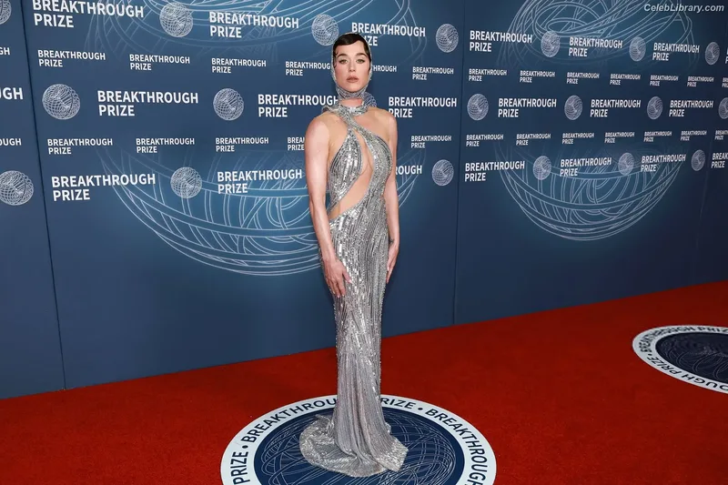 Katy Perry photo 6 of 1940