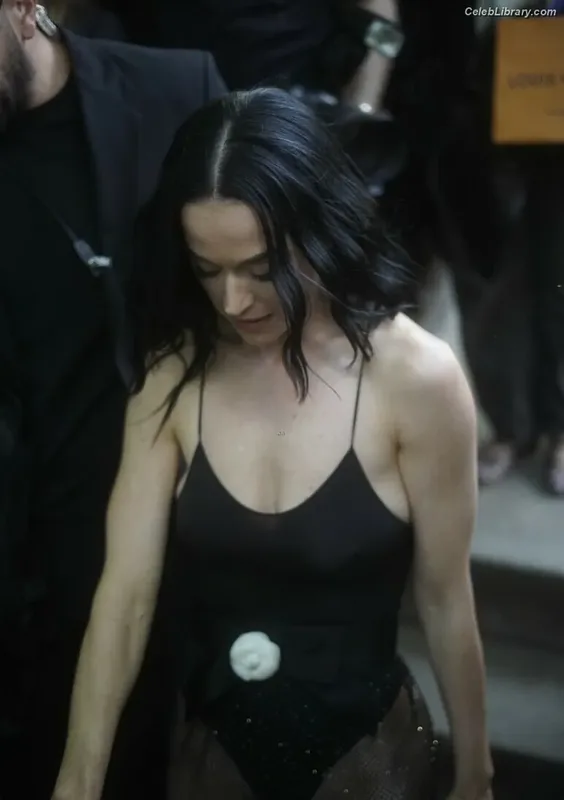 Katy Perry photo 14 of 1940