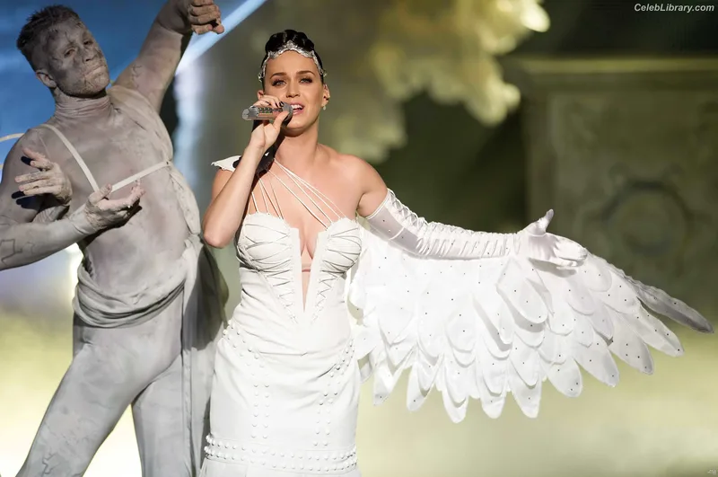 Katy Perry photo 24 of 1940