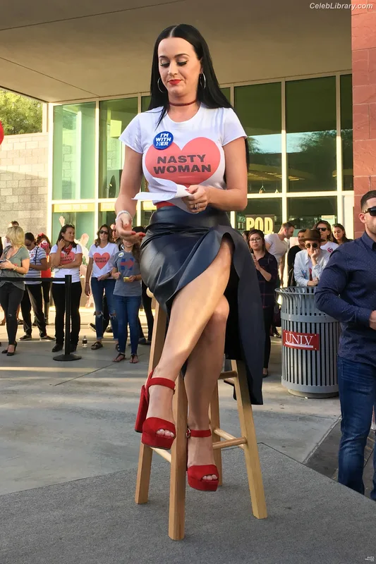 Katy Perry photo 4 of 1940