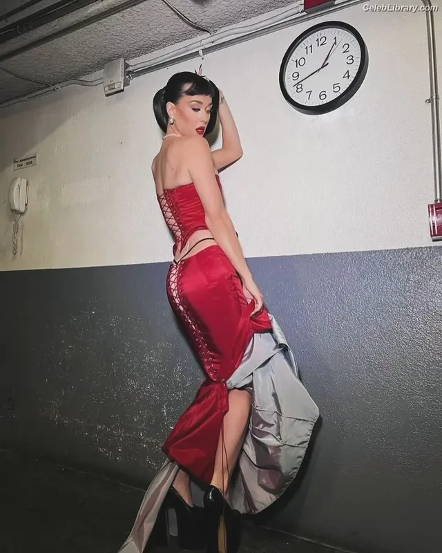 Katy Perry photo 1 of 1940