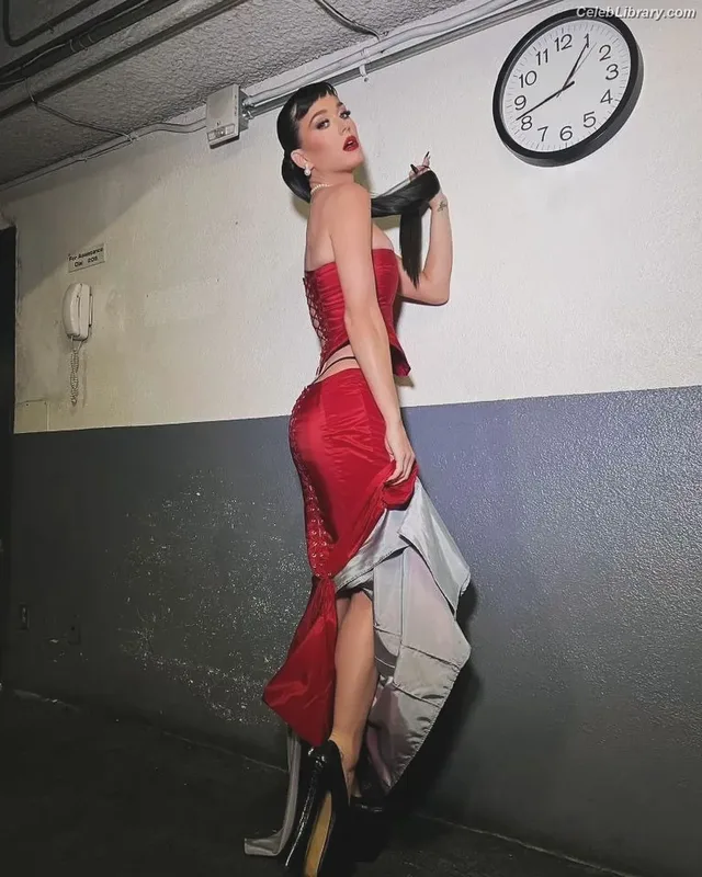 Katy Perry photo 2 of 1940