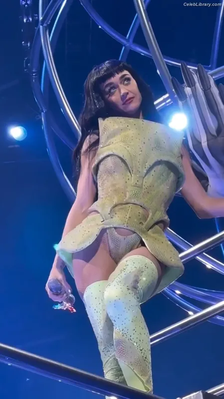 Katy Perry photo 4 of 1940