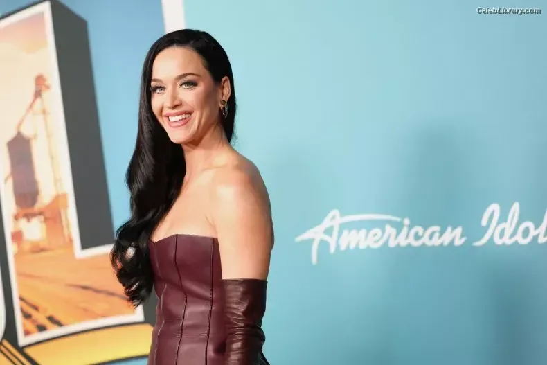 Katy Perry photo 18 of 1940