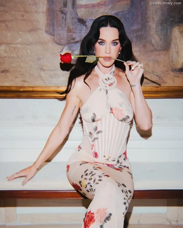 Katy Perry photo 2 of 1940