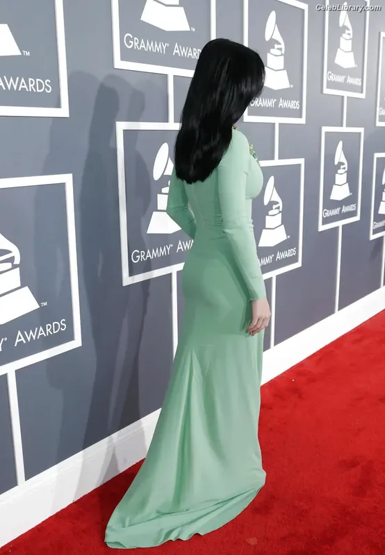 Katy Perry photo 12 of 1940