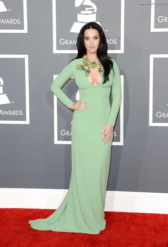 Katy Perry photo 13 of 1940