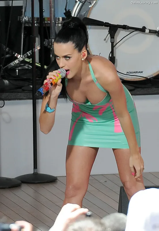 Katy Perry photo 17 of 1940