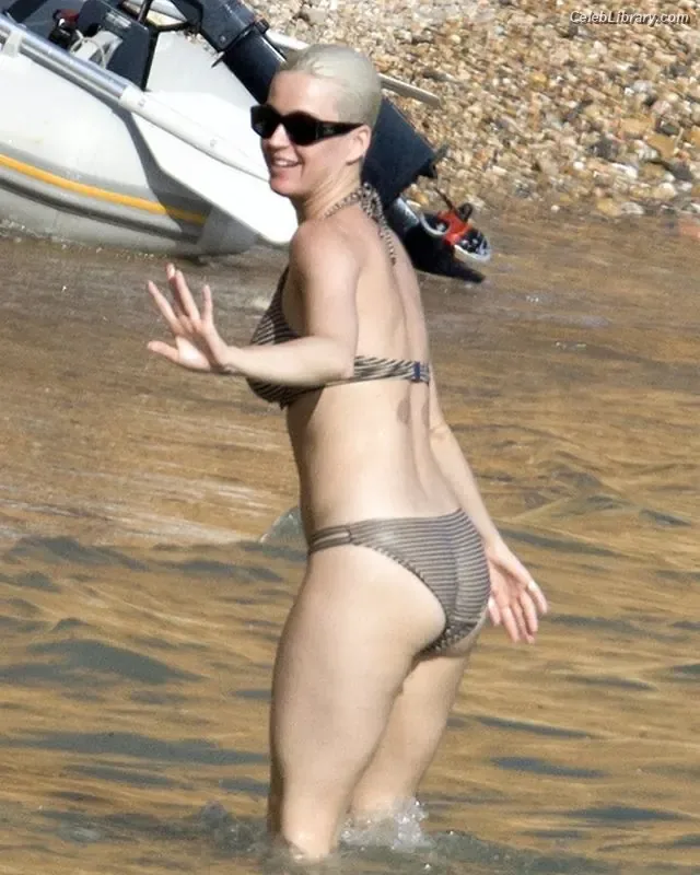 Katy Perry photo 23 of 1940
